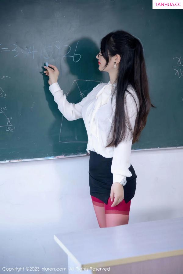 陈诗诗 诗诗 [XiuRen]高清写真图 2023.06.27 No.6980 诗诗kiki 教师美腿第9张图片